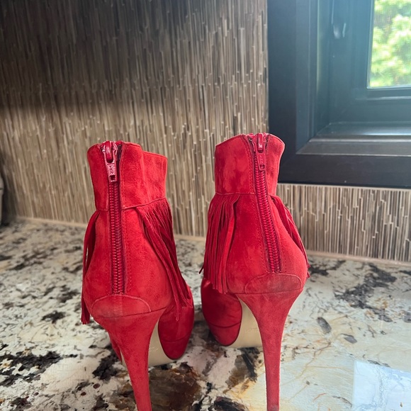 Charles David Red Suede Fringe Heeled Booties Women's size 8 1/2 - Picture 3 of 4